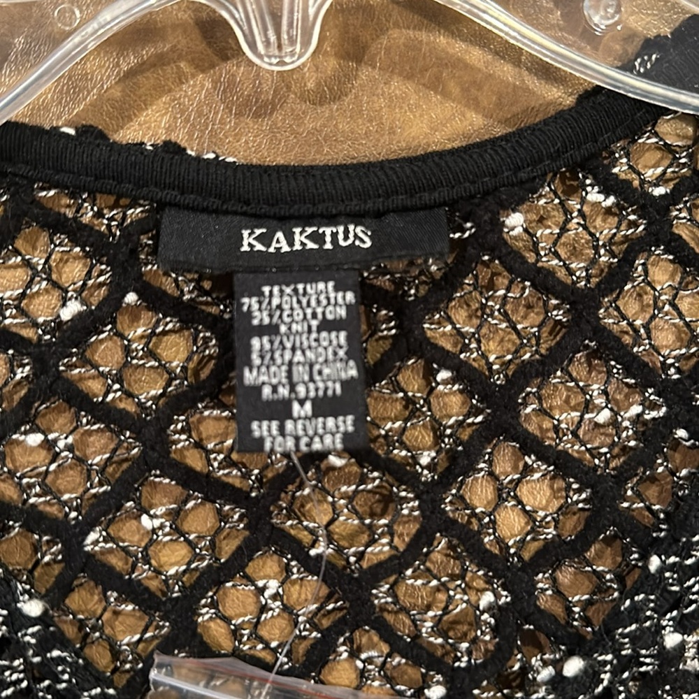 NWT Kaktus black top. Size medium. - Picture 5 of 6